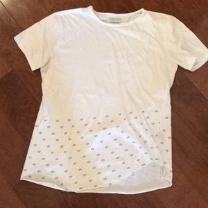 White longer length short sleeve shirt